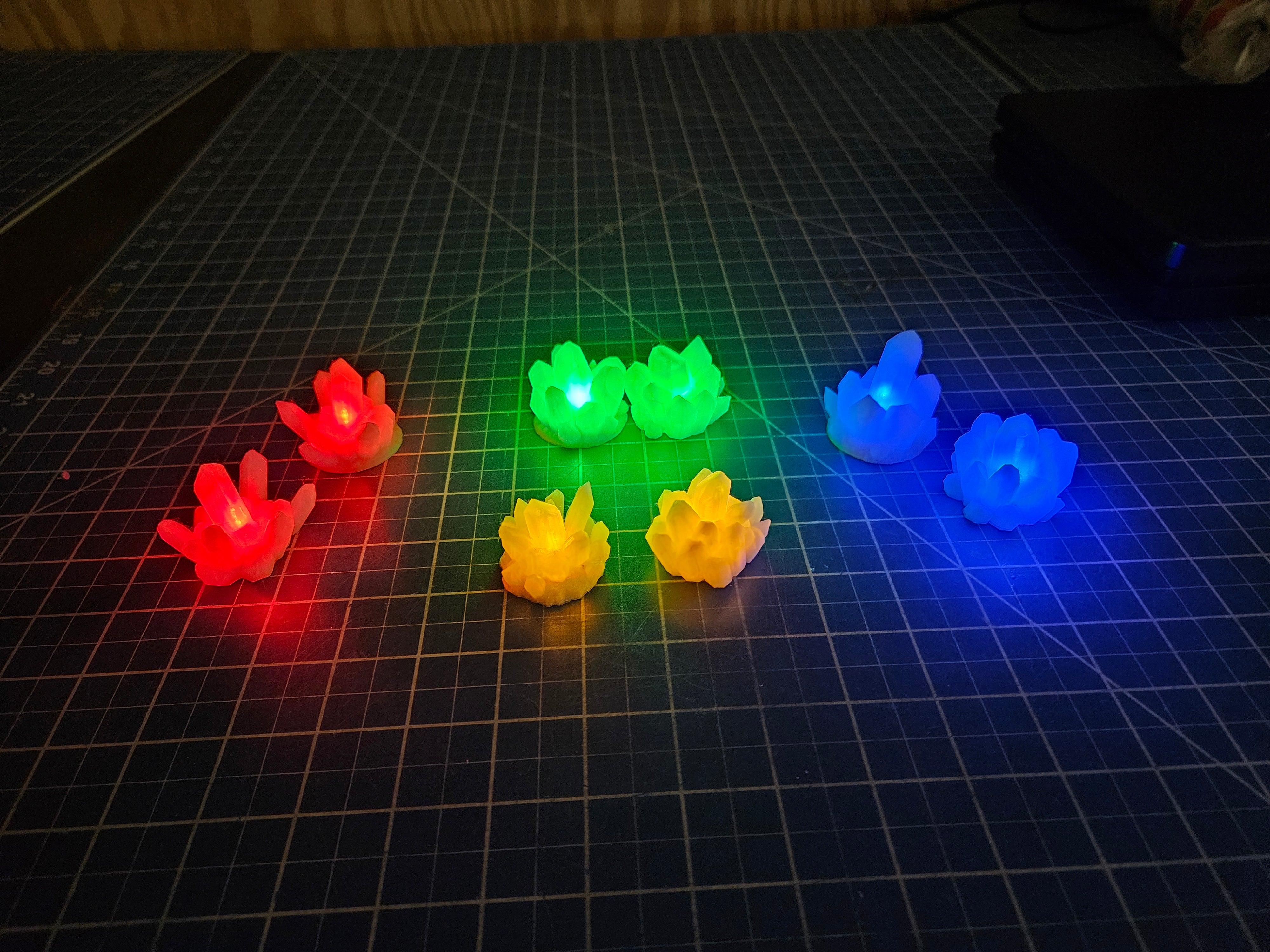 Crypt Classics LED Crystals - 28 mm / 1" - DragonLock - DND - Pathfinder - RPG - Dungeon & Dragons - Terrain - Fat Dragon Games