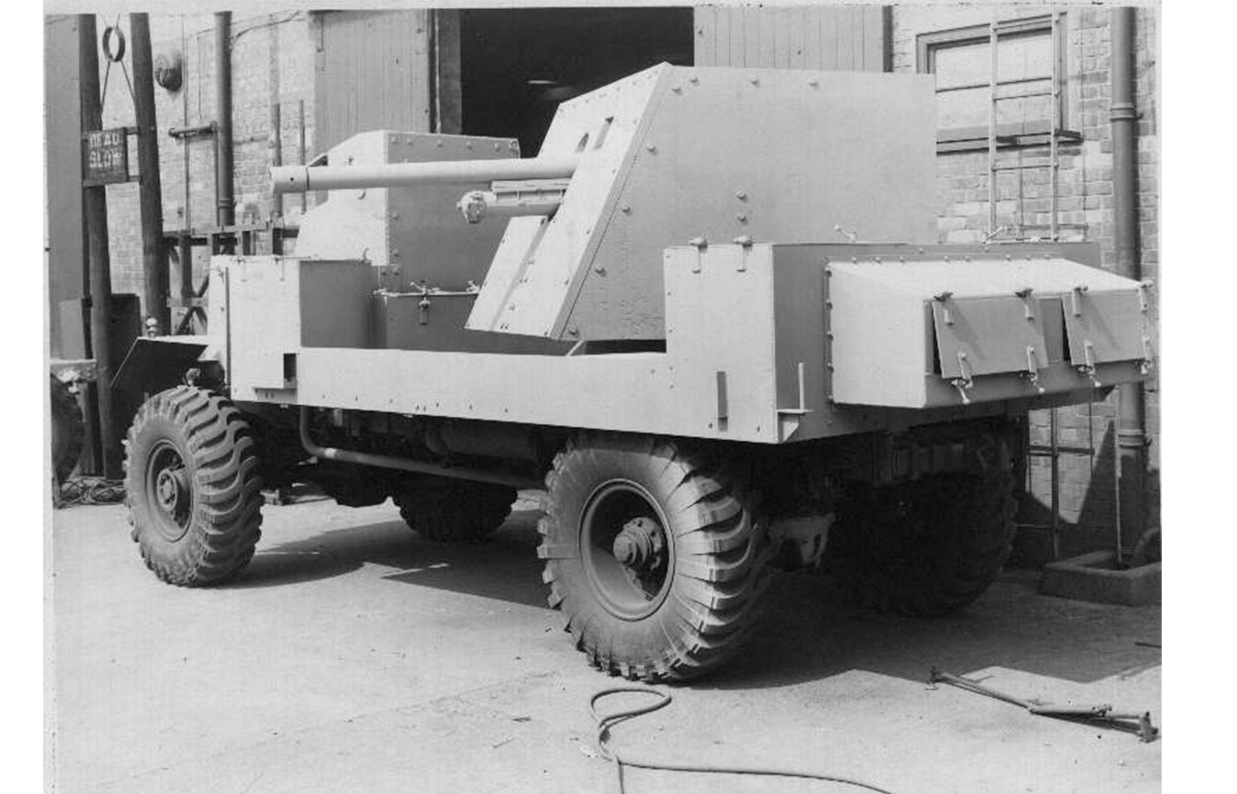 AEC Mk I Gun Carrier Deacon - UK Army - 28mm Scale - wargame3d