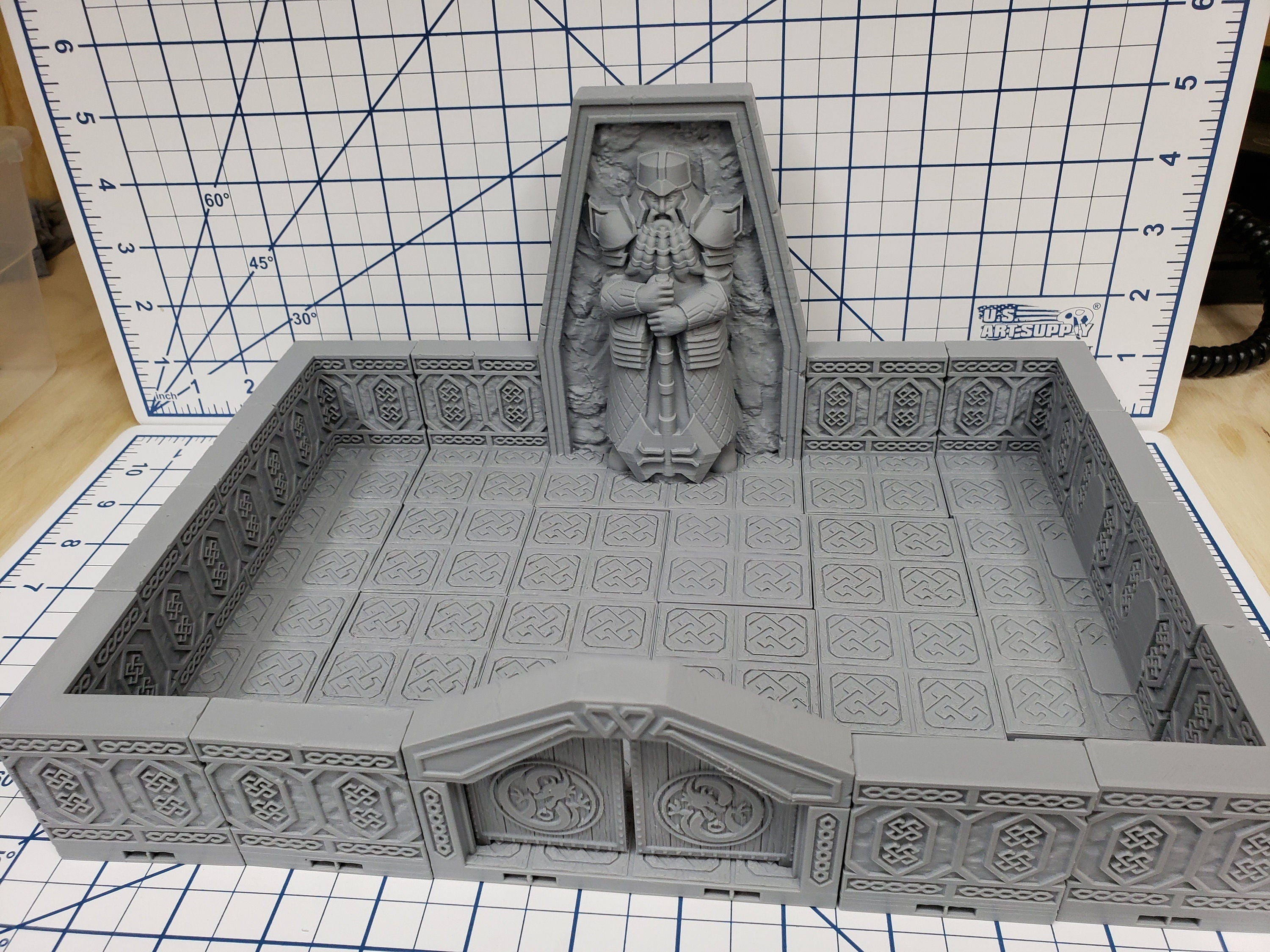 Mountain King - Large Statue Room - Dwarven - DragonLock - DND - Pathfinder - RPG - Dungeon & Dragons - 28 mm / 1" - Fat Dragon Games
