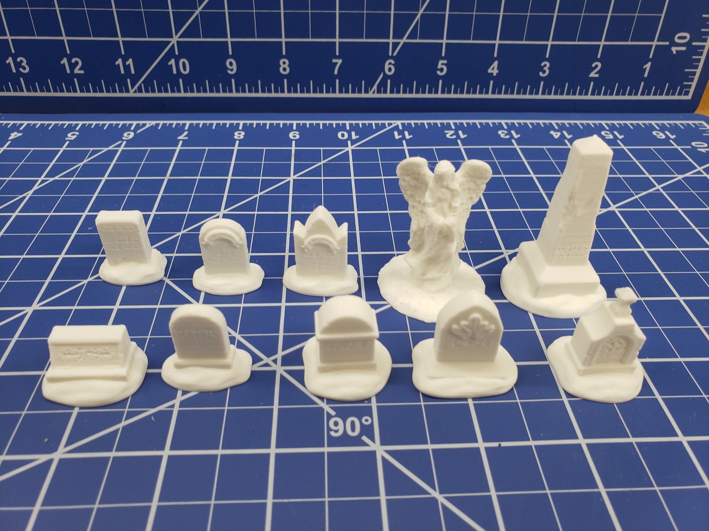 Cemetery Markers and Statue Set - DragonLock - DND - Pathfinder - RPG - Dungeon & Dragons - 28 mm / 1" - Fat Dragon Games