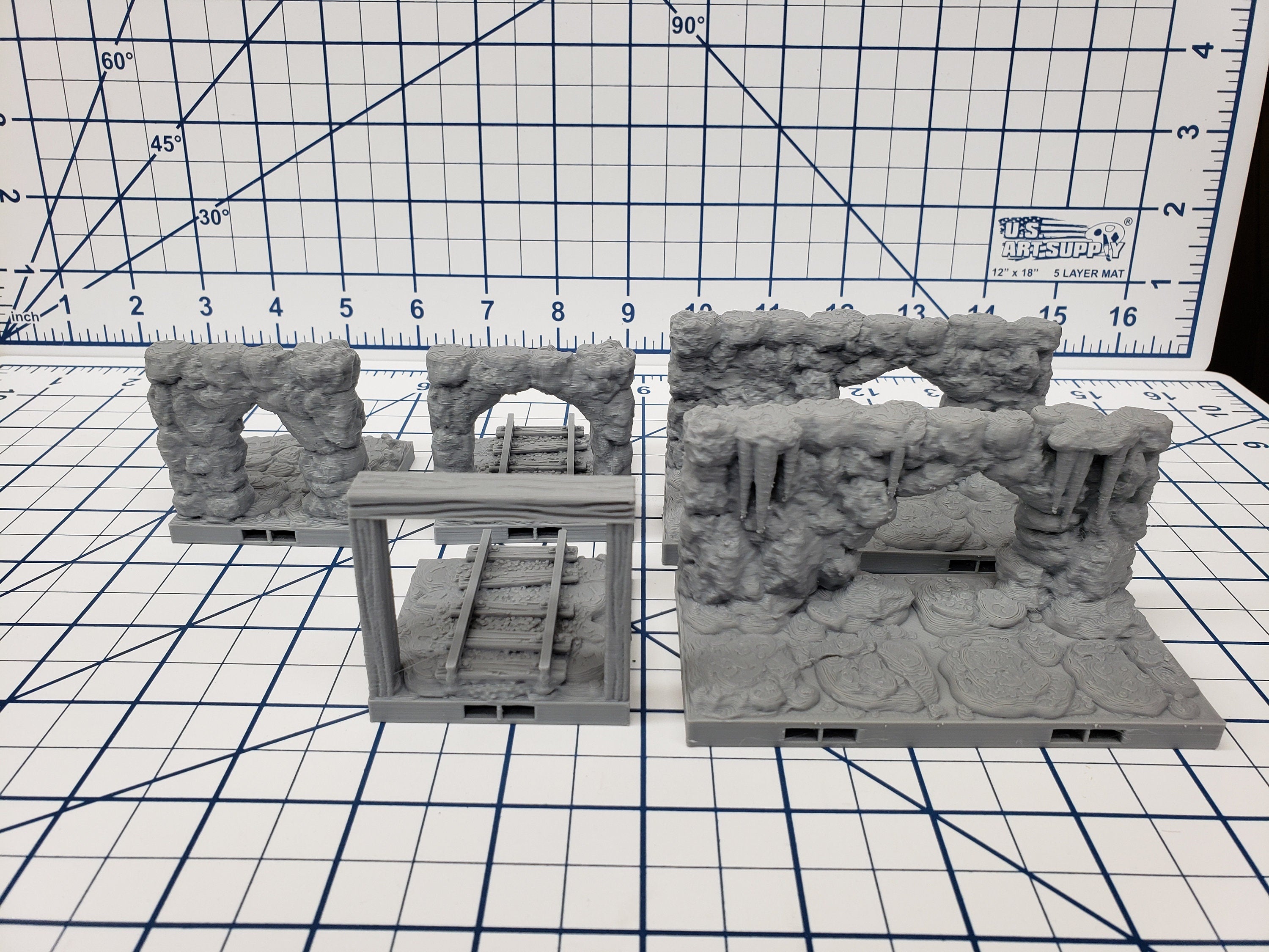 Caverns - Entrances - DragonLock - DND - Pathfinder - RPG - Dungeon & Dragons - 28 mm / 1" - Terrain - Fat Dragon Games