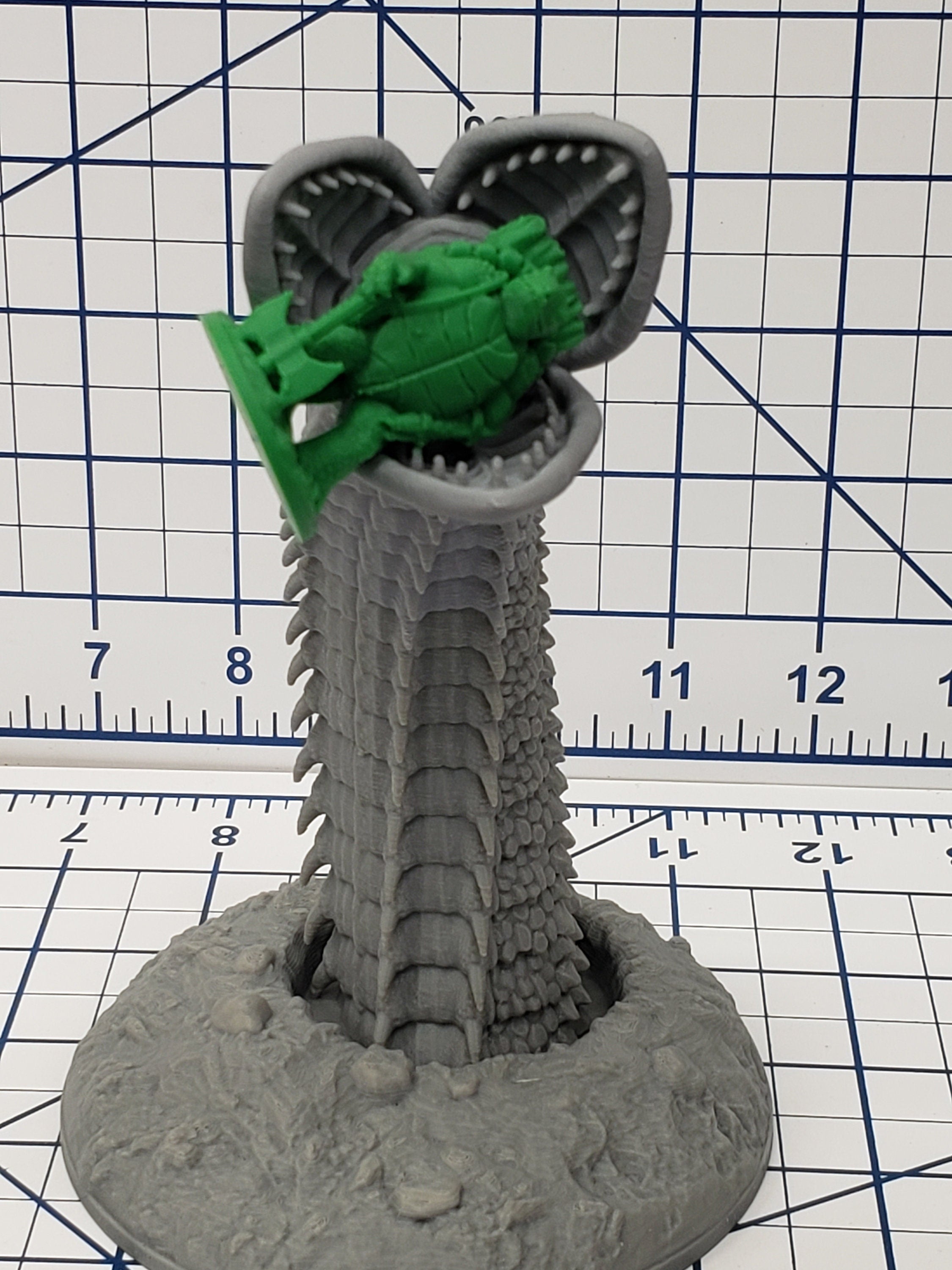 Giant Worm Miniature - DND - Pathfinder - RPG - Dungeon & Dragons - Miniature - Mini - 28 mm / 1" - Fat Dragon Games