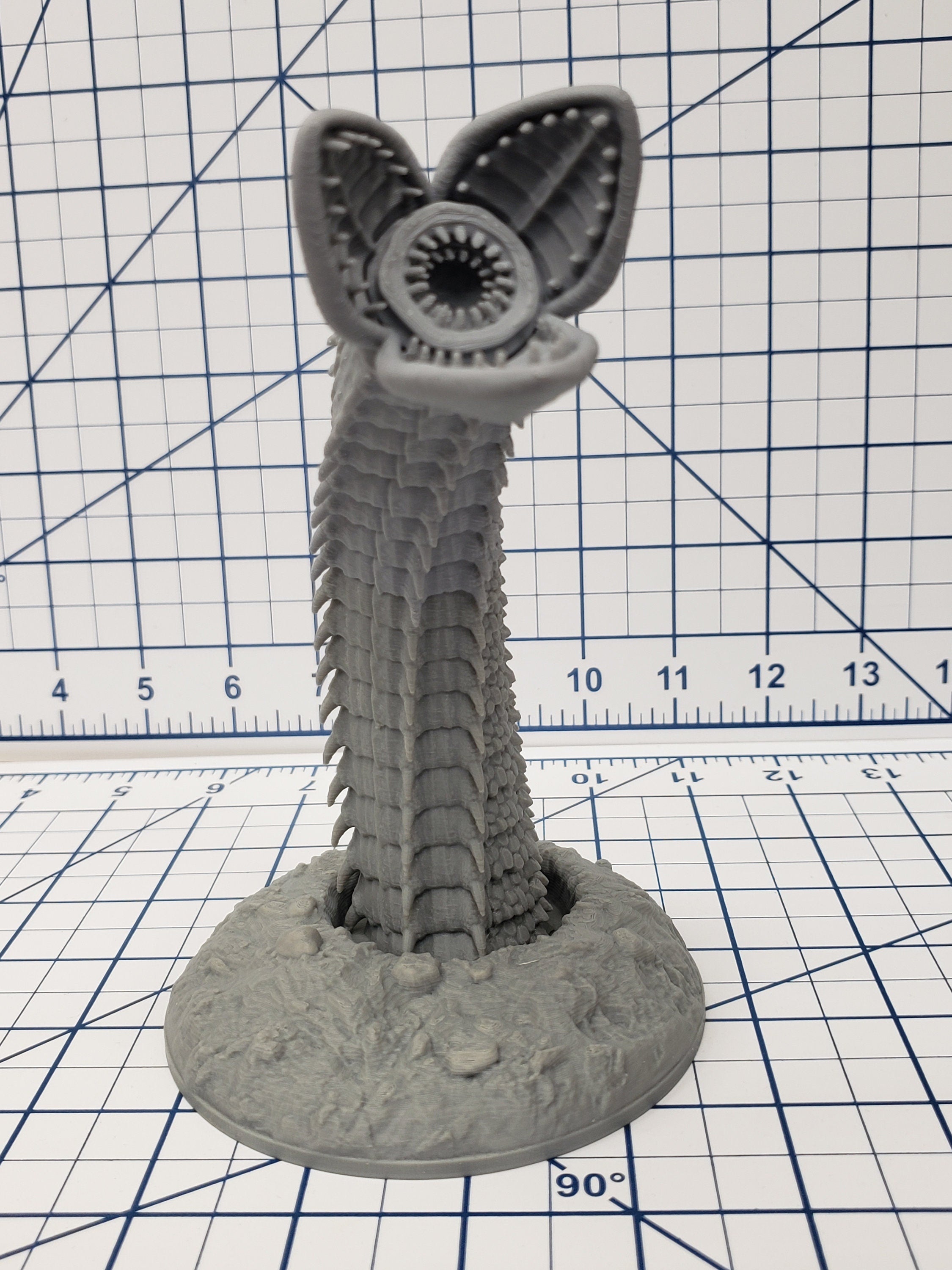 Giant Worm Miniature - DND - Pathfinder - RPG - Dungeon & Dragons - Miniature - Mini - 28 mm / 1" - Fat Dragon Games