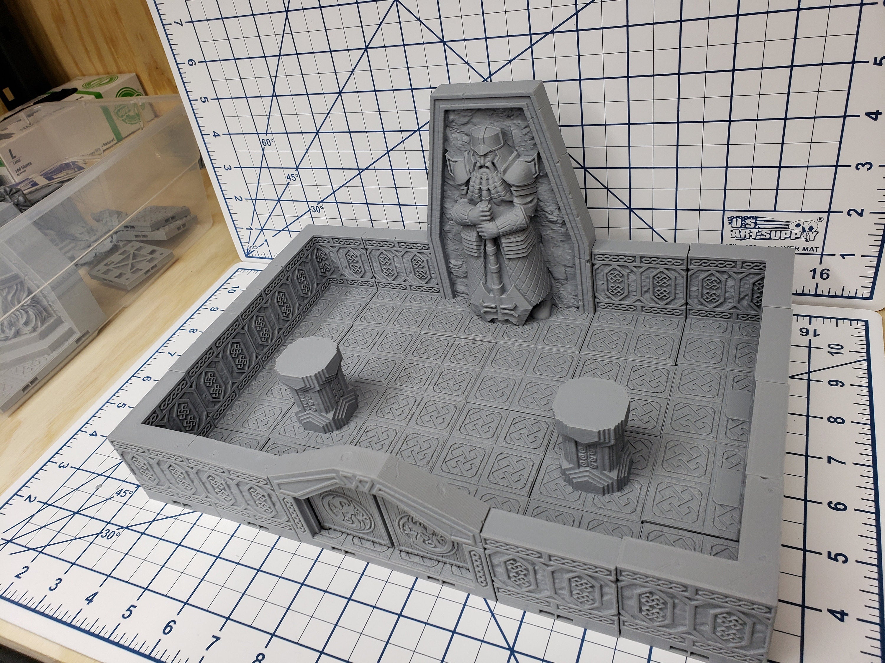 Mountain King - Large Statue Room - Dwarven - DragonLock - DND - Pathfinder - RPG - Dungeon & Dragons - 28 mm / 1" - Fat Dragon Games