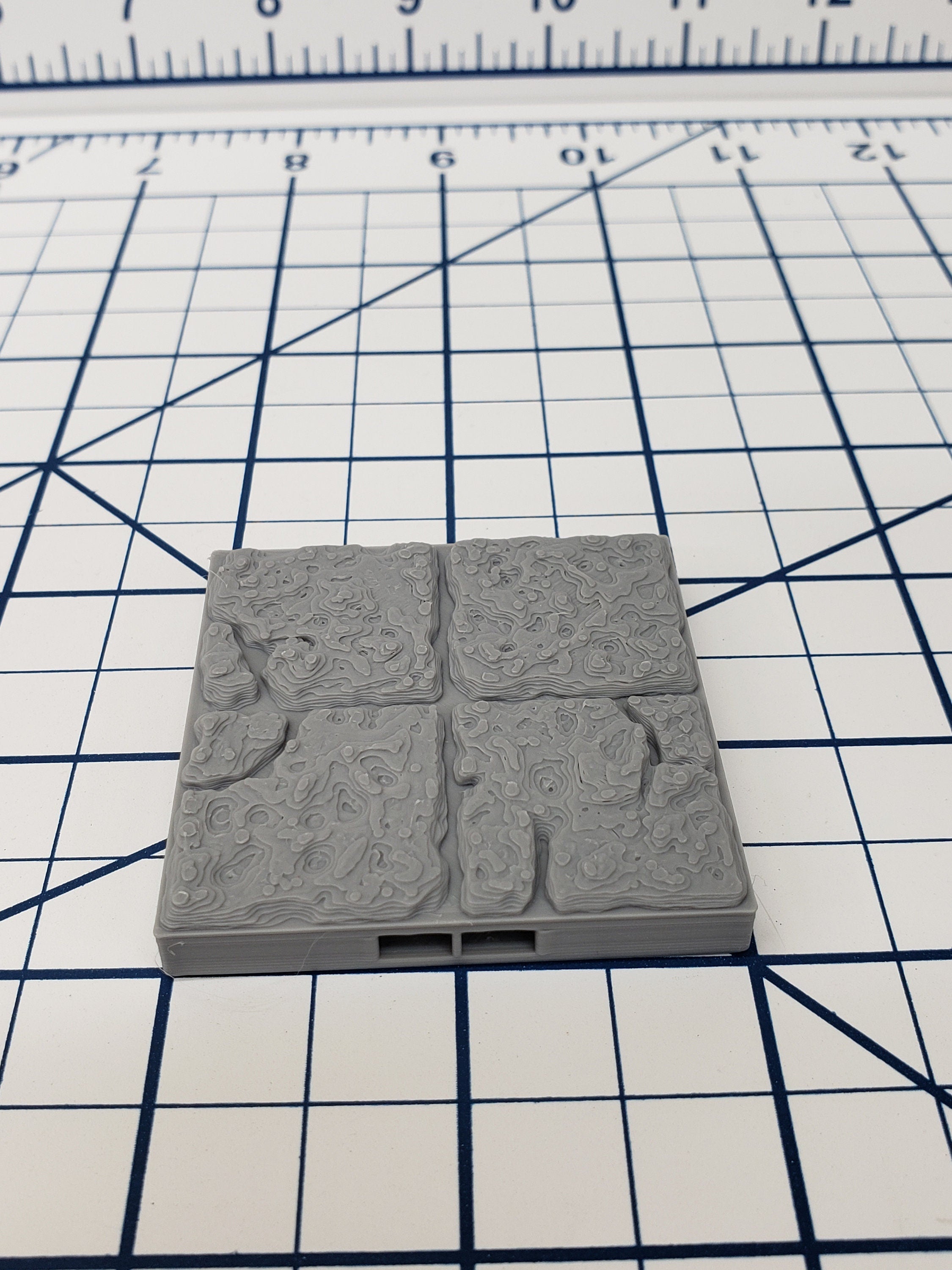 Dungeon Style - Ruined Floor Tiles - DragonLock - DND - Pathfinder - RPG - Dungeon & Dragons - 28 mm / 1" - Terrain - Fat Dragon Games