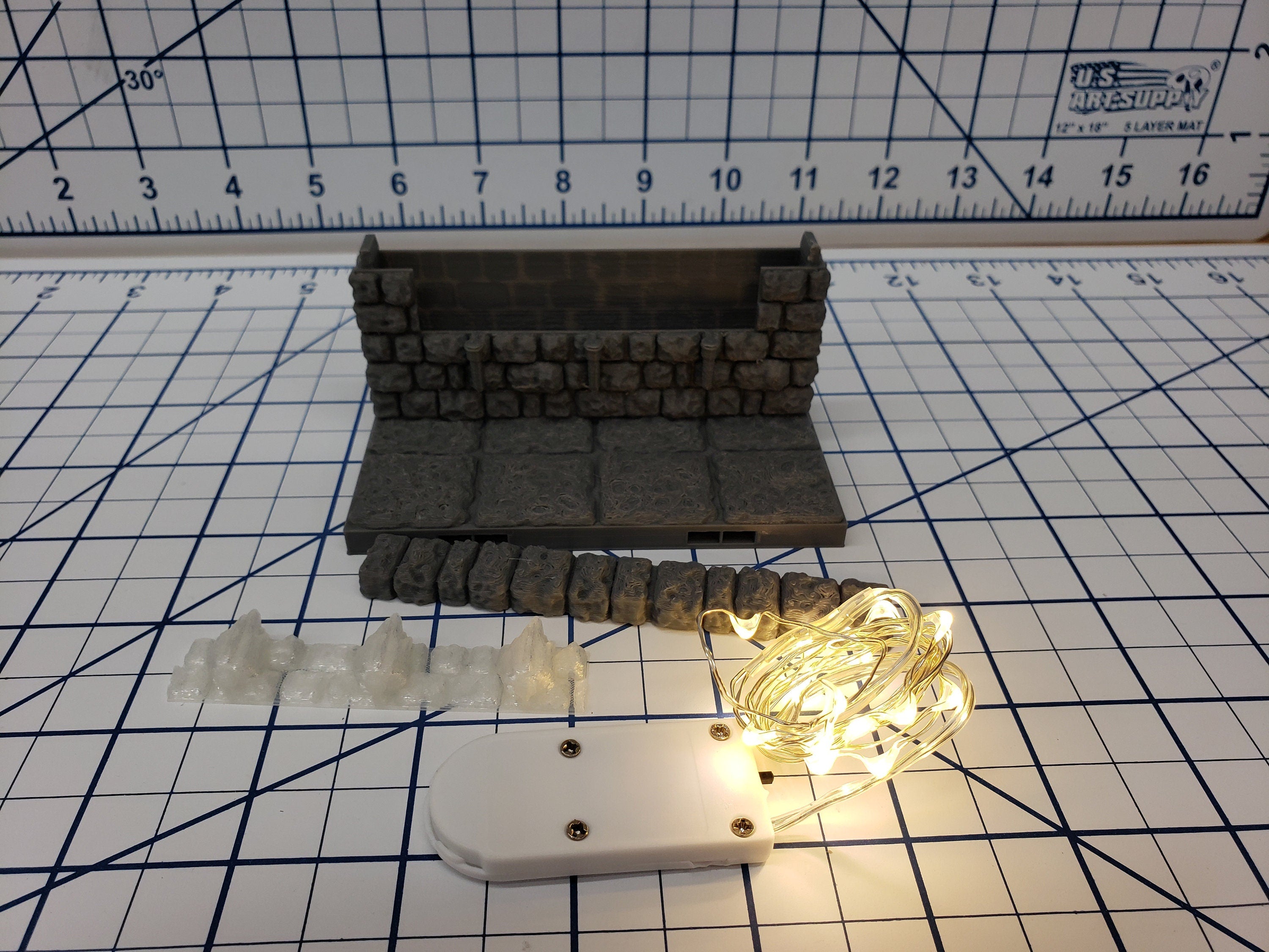 Castle Style - LED Torch Wall Tiles - DragonLock - DND - Pathfinder - RPG - Dungeon & Dragons - 28 mm / 1" - Terrain - Fat Dragon Games