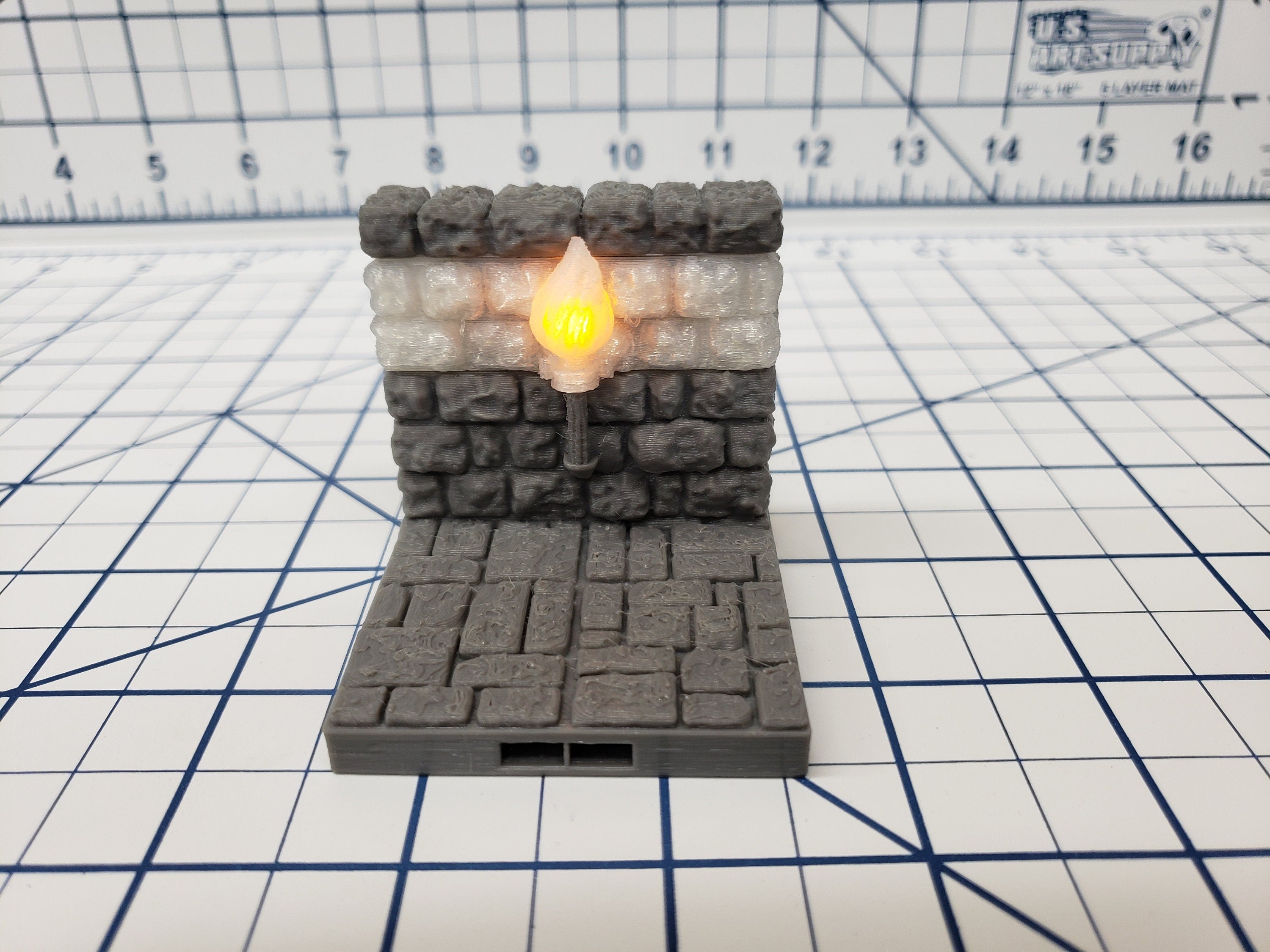 Castle Style - LED Torch Wall Tiles - DragonLock - DND - Pathfinder - RPG - Dungeon & Dragons - 28 mm / 1" - Terrain - Fat Dragon Games