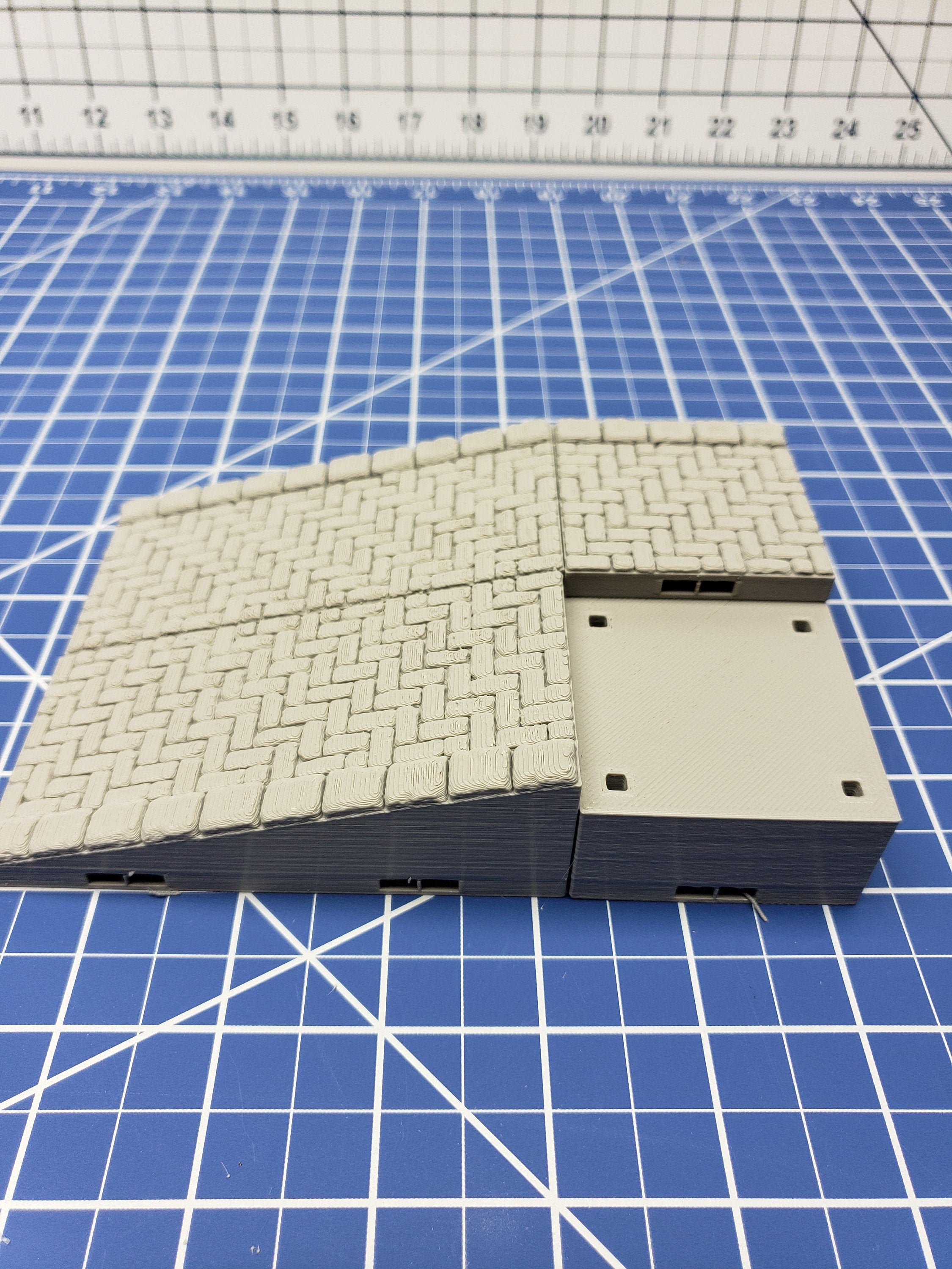 Riser Tiles - Fat Dragon Games - DND - Pathfinder - RPG - Terrain - 28 mm / 1" - Dungeon & Dragons -