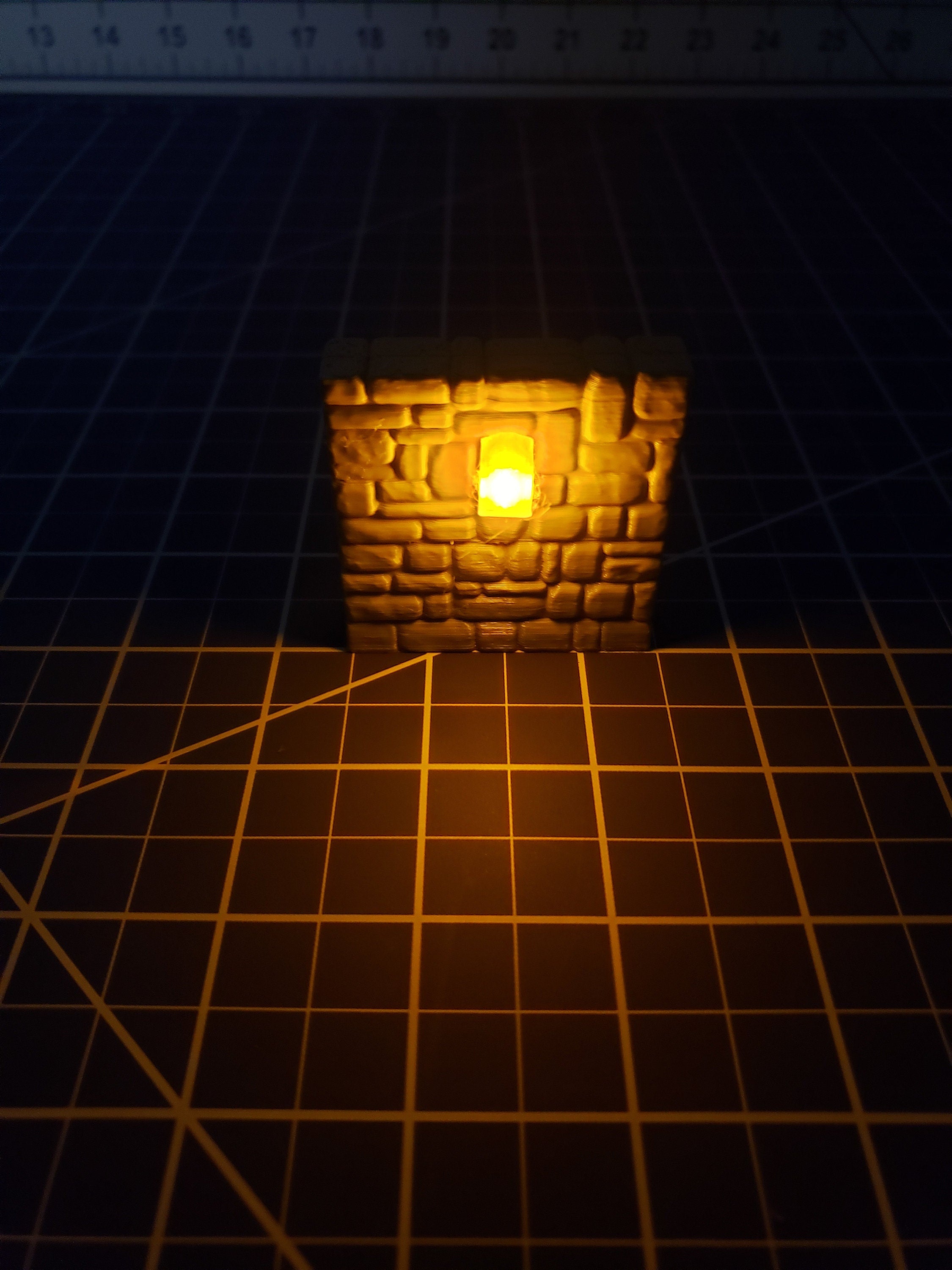Stone Torch Wall - Dragonshire - Building - Fat Dragon Games - DND - Pathfinder - RPG - Terrain - 28 mm/ 1" - Dungeon & Dragons