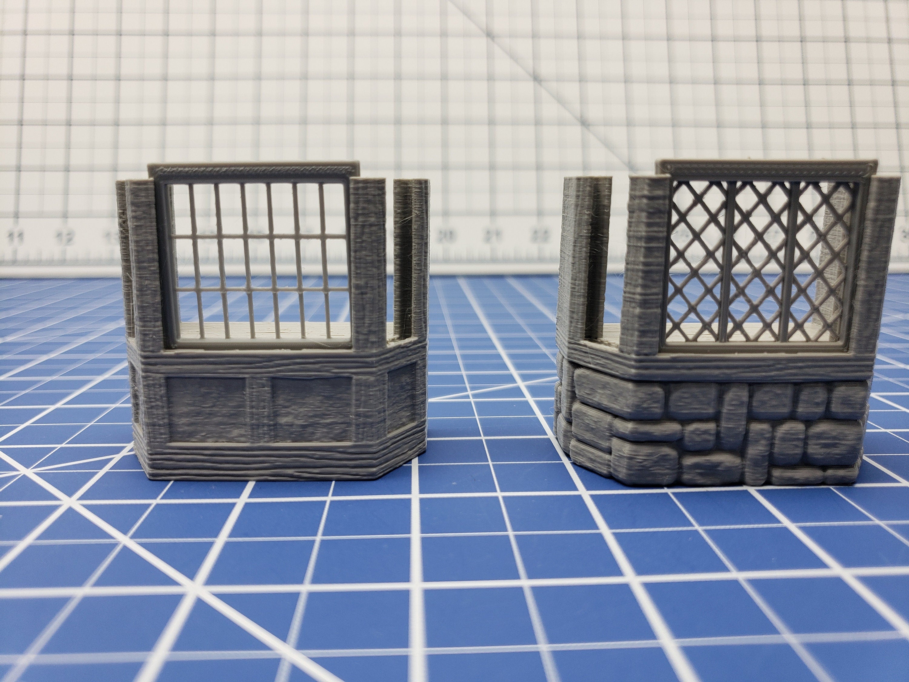 Bay Windows - Dragonshire - DragonLock - Fat Dragon Games - DND - Pathfinder - RPG - Terrain - 28 mm / 1" - Dungeon & Dragons