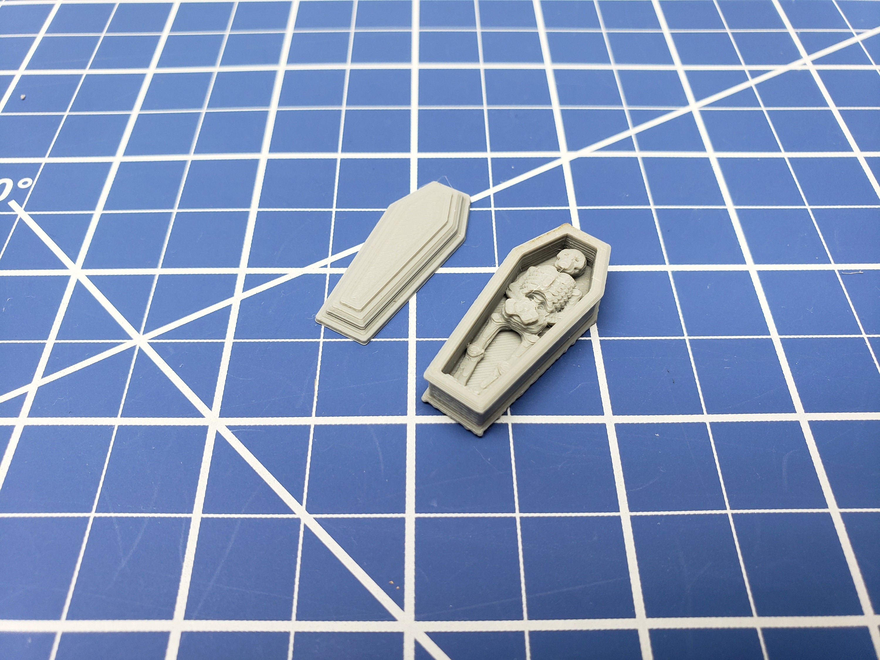 Coffin Items - Dragonshire - Fat Dragon Games - DND - Pathfinder - RPG - Terrain - 28 mm / 1" - Dungeon & Dragons -