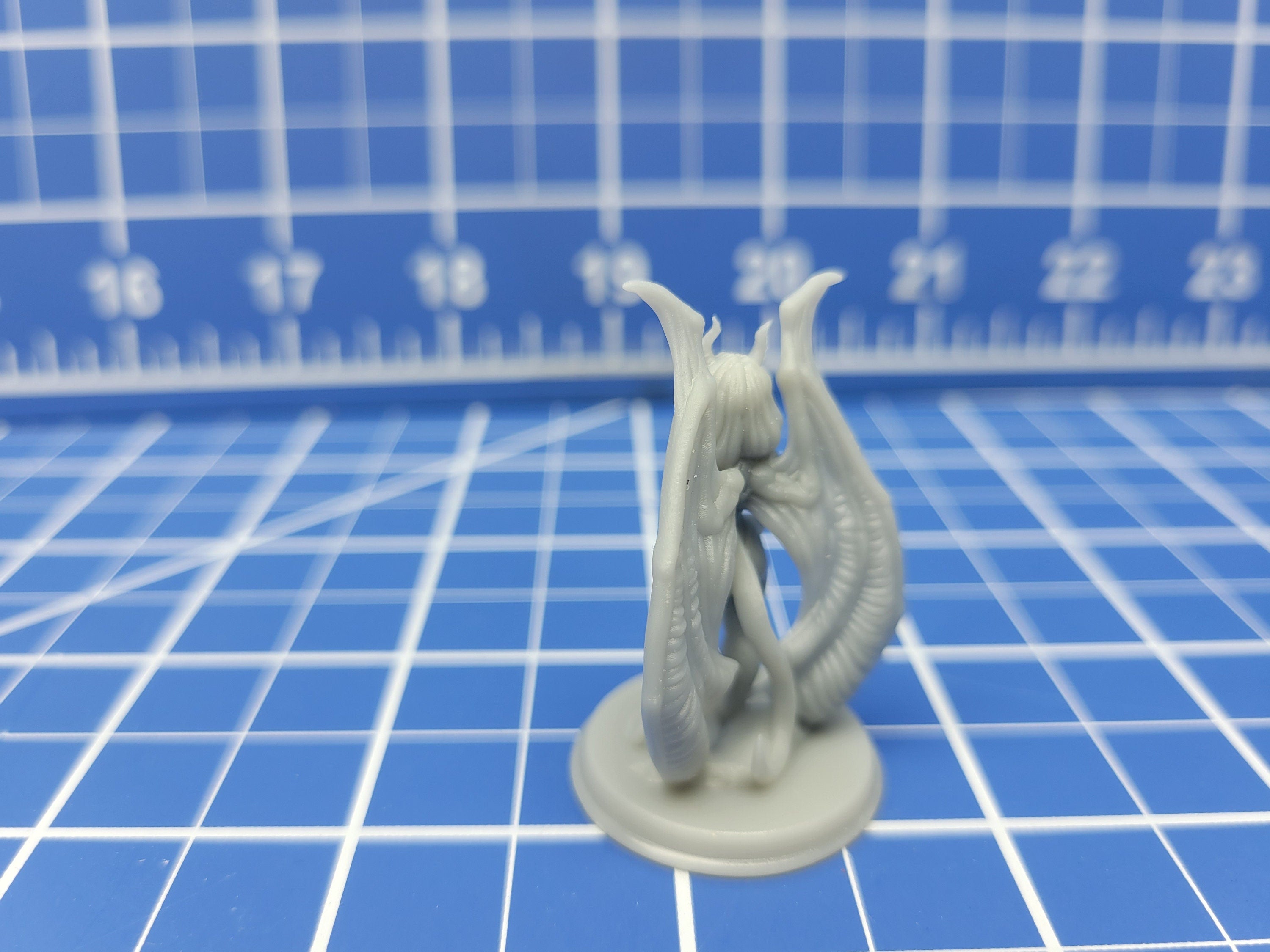 Succubus - Minis - Beasts and Badies - Hero's Hoard - DND - Pathfinder - Dungeons & Dragons - RPG - Tabletop - EC3D - Miniature