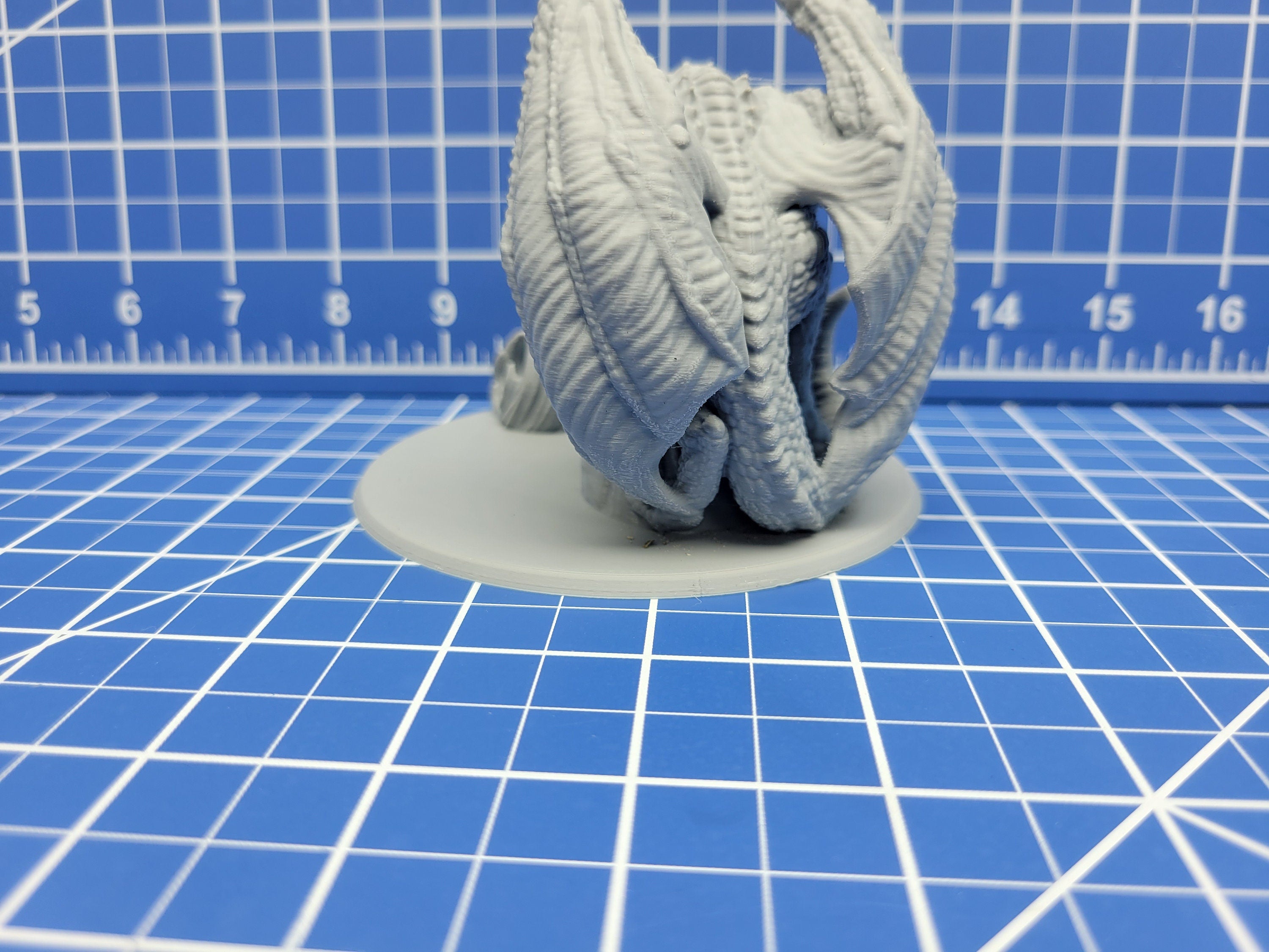 Young Dragon - Minis - Beasts and Badies - Hero's Hoard - DND - Pathfinder - Dungeons & Dragons - RPG - Tabletop - Miniature