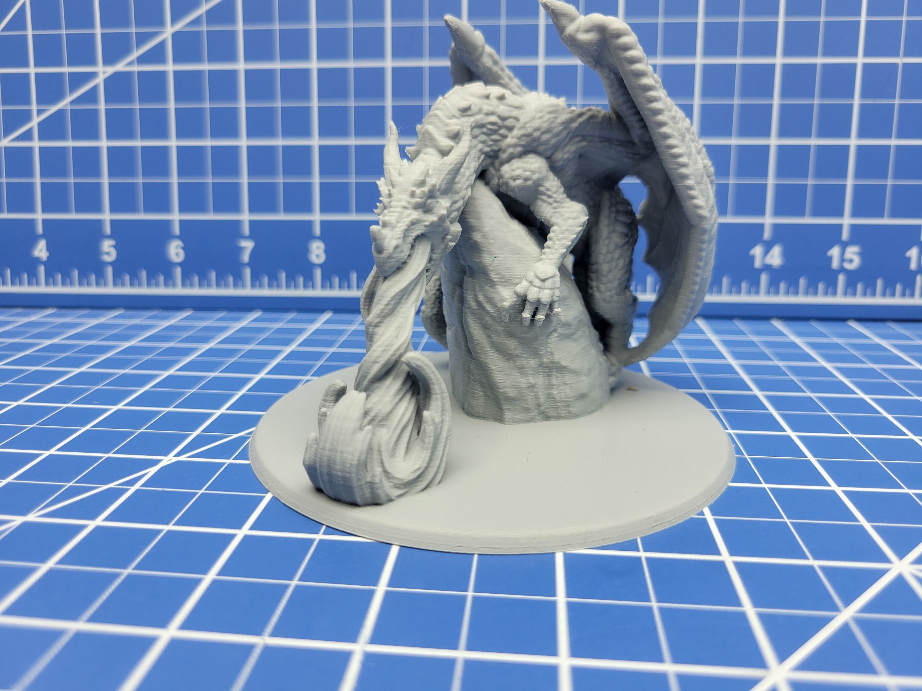 Young Dragon - Minis - Beasts and Badies - Hero's Hoard - DND - Pathfinder - Dungeons & Dragons - RPG - Tabletop - Miniature