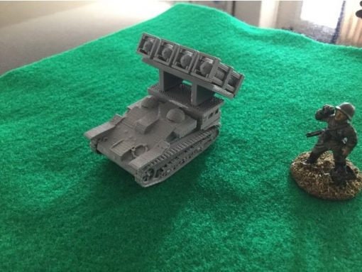 RENAULT UE Chenilette with Wurfrahmen 40 Rockets - Great for Table Top War Games And Dioramas - Resin 28mm Miniatures -