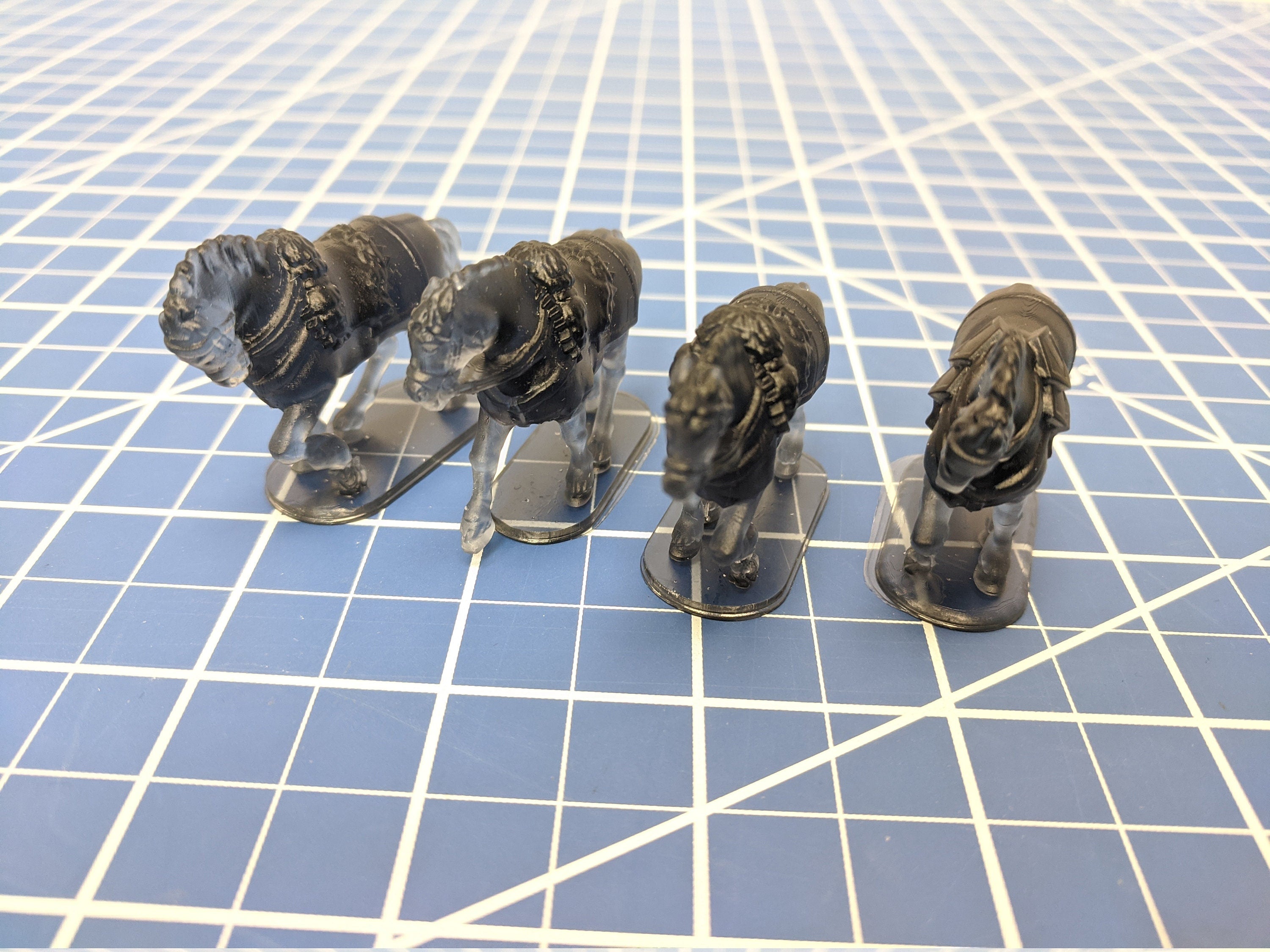 Fr3 French heavy horse walking - Great for Table Top War Games And Dioramas - Resin 28mm Miniatures -