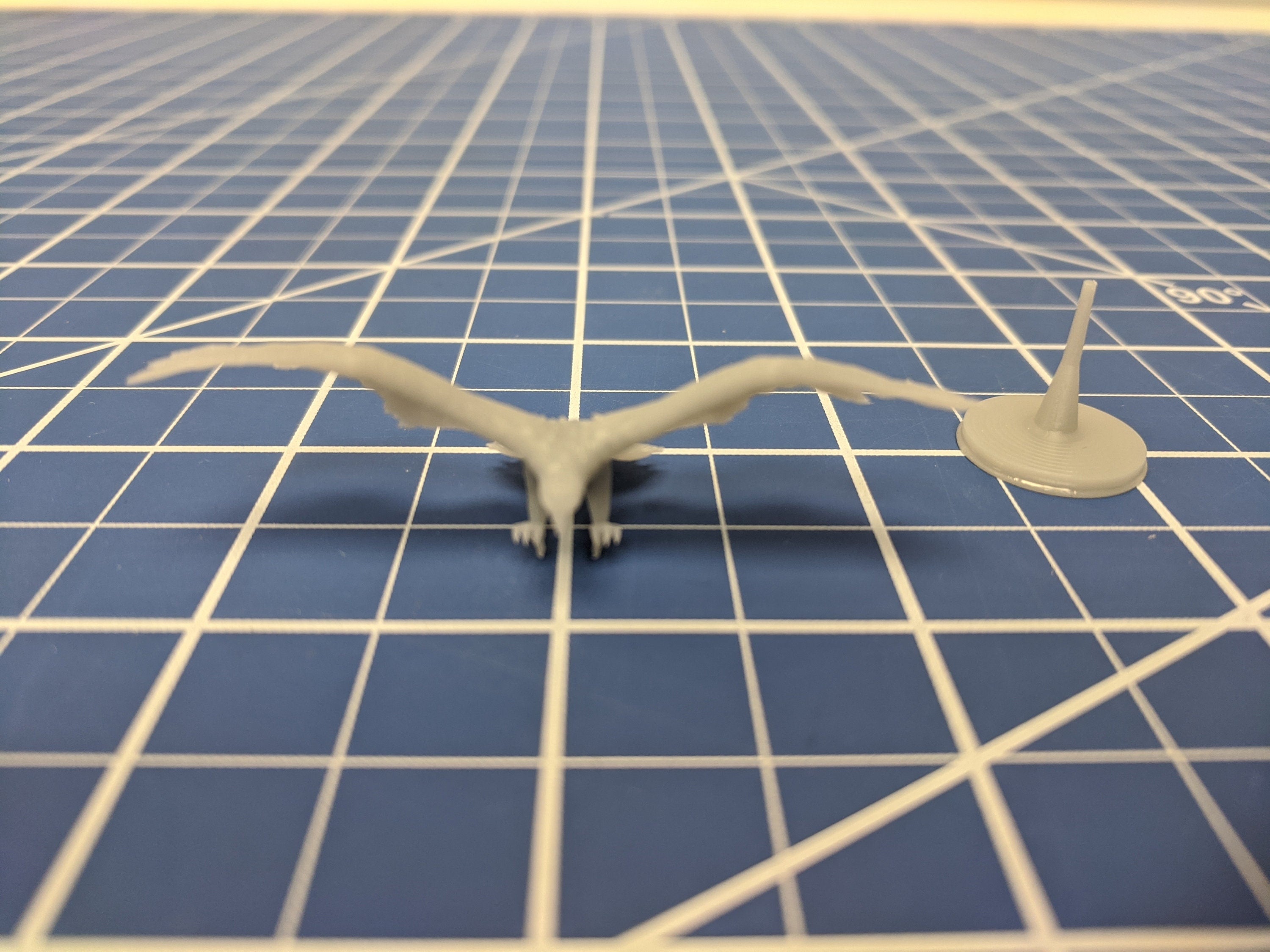 Blood Hawk Mini - DND - Pathfinder - Dungeons & Dragons - RPG - Tabletop - mz4250- Miniature - 28 mm - 1" Scale