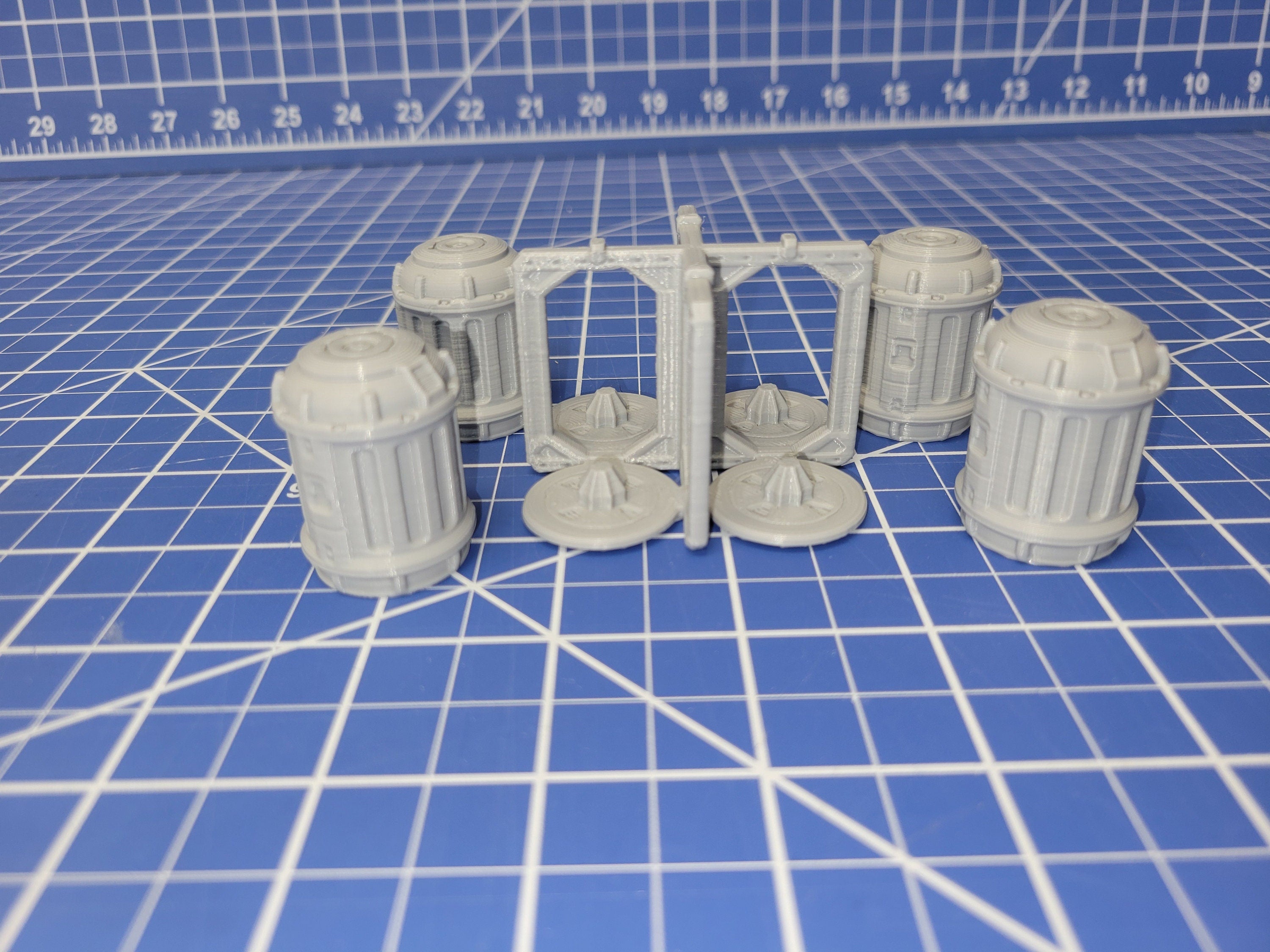 Cargo Cannisters And Frame - Novus Landing - Starfinder - Cyberpunk - Science Fiction - Syfy - RPG - Tabletop - Scatter - Terrain - 28mm/1"
