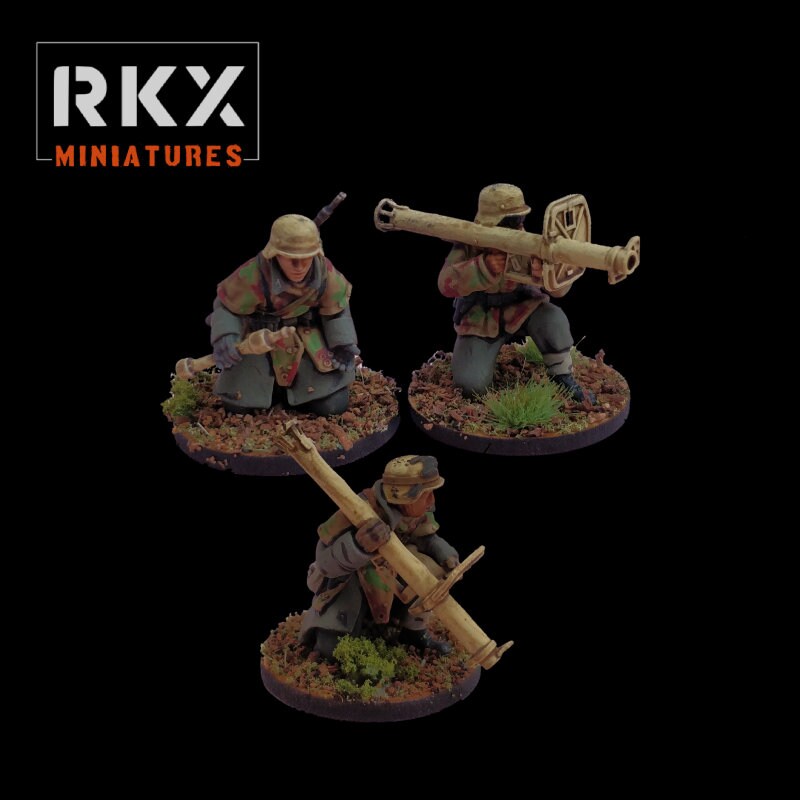 Panzerschreck Team - German Infantry WWII - 3 minis - Great for Table Top War Games And Dioramas - Resin 28mm Miniatures - RKX
