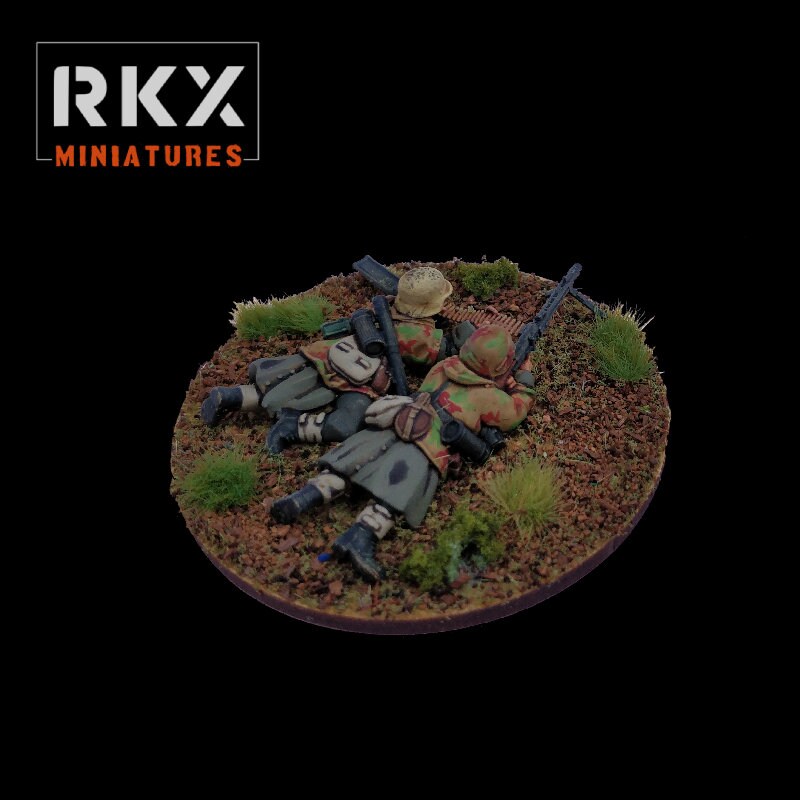 German MG42 Team WWII - 2 mini - Great for Table Top War Games And Dioramas - Resin 28mm Miniatures - RKX