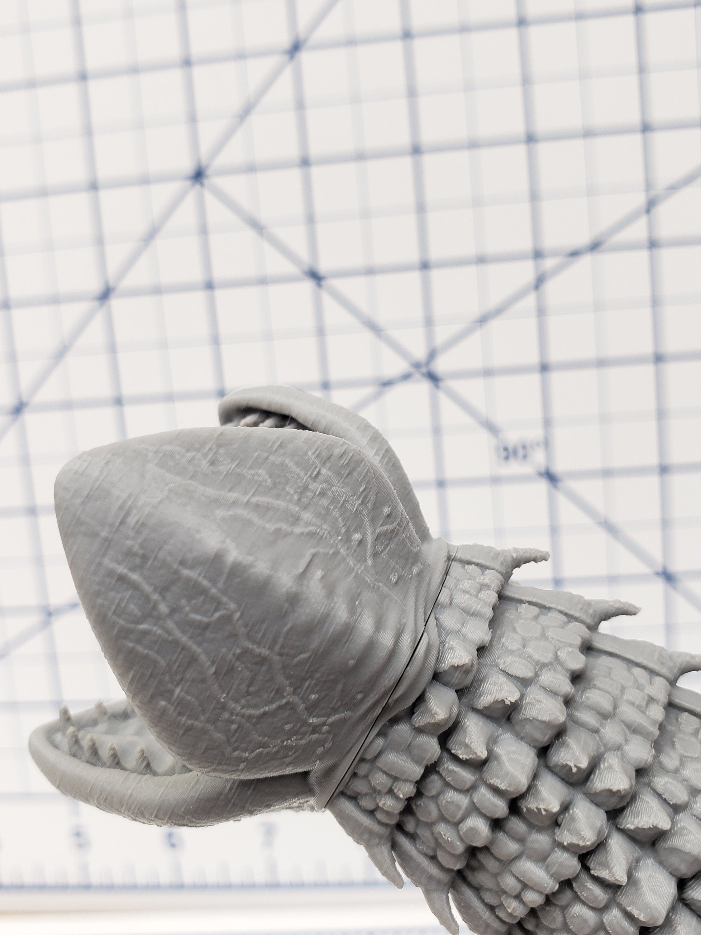 Giant Worm Miniature - DND - Pathfinder - RPG - Dungeon & Dragons - Miniature - Mini - 28 mm / 1" - Fat Dragon Games