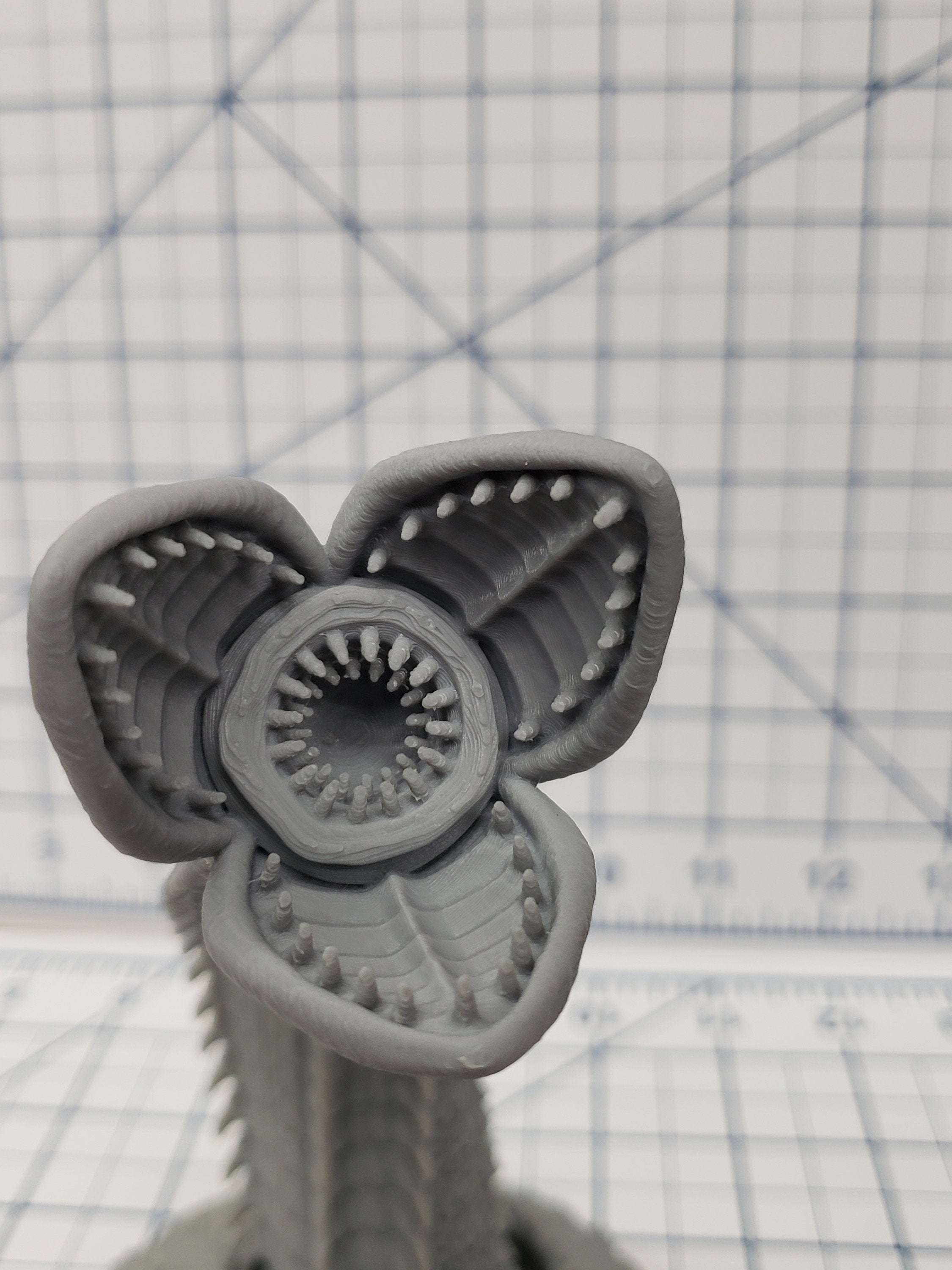 Giant Worm Miniature - DND - Pathfinder - RPG - Dungeon & Dragons - Miniature - Mini - 28 mm / 1" - Fat Dragon Games