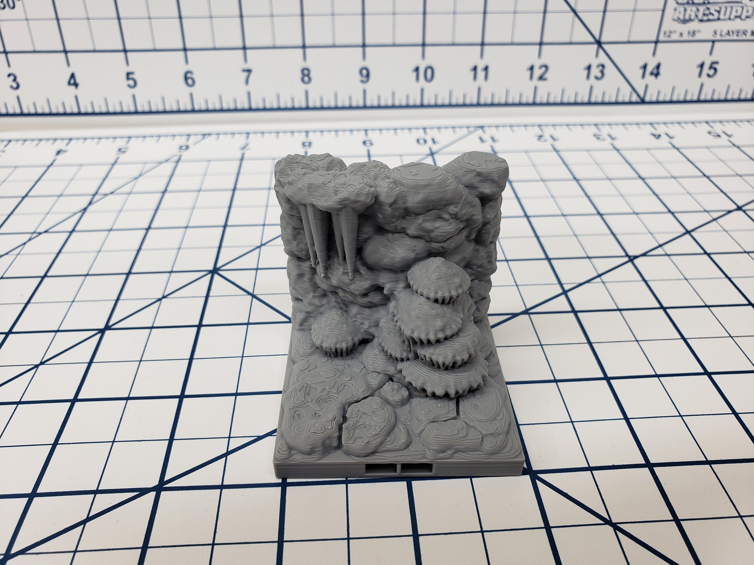 Caverns - Wavy Wall and Corner Tiles- DragonLock - DND - Pathfinder - RPG - Dungeon & Dragons - 28 mm / 1" - Terrain - Fat Dragon Games