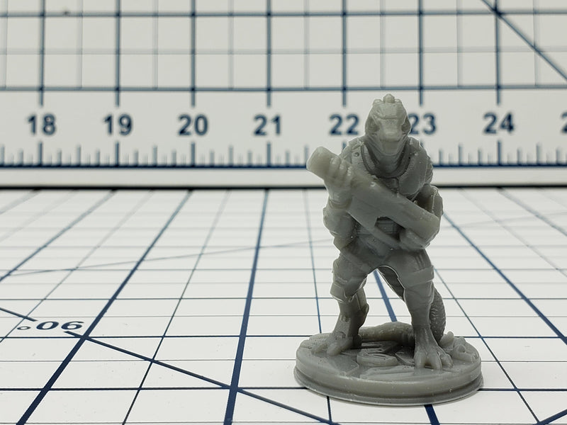 Lizardman Mini - Ignis Quadrant - Hero's Hoard - Starfinder - Cyberpunk - Science Fiction - Syfy - RPG - Tabletop - EC3D - Miniature