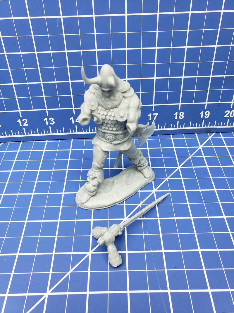 Frost Giant Mini - DND - Pathfinder - Dungeons & Dragons - RPG - Tabletop - Role Playing Game - Miniature - 28 mm
