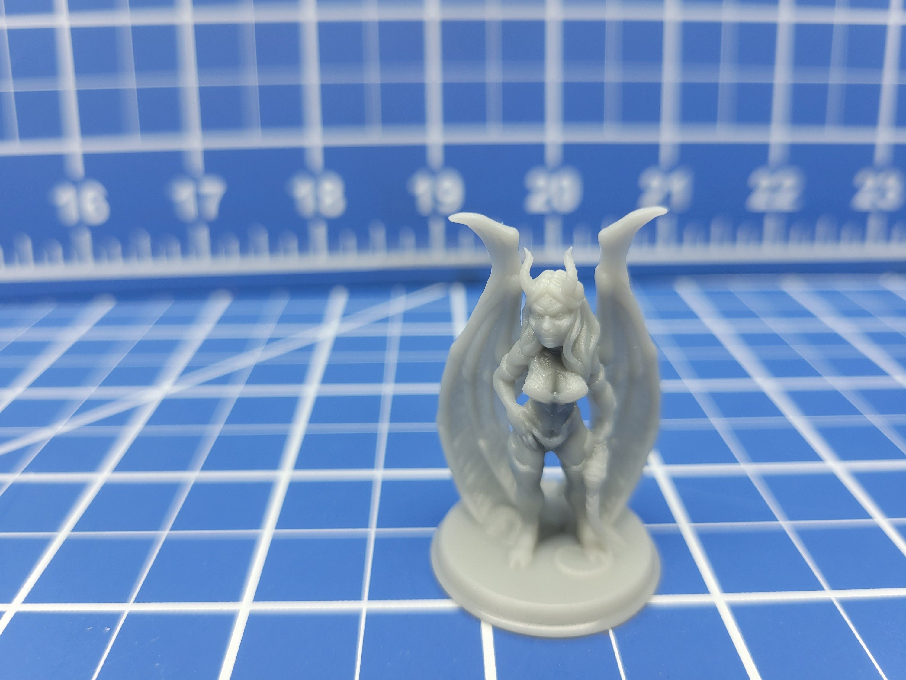 Succubus - Minis - Beasts and Badies - Hero's Hoard - DND - Pathfinder - Dungeons & Dragons - RPG - Tabletop - EC3D - Miniature
